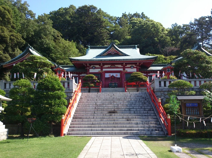 the steps leading up to the pavilion are designed with red wooden railings