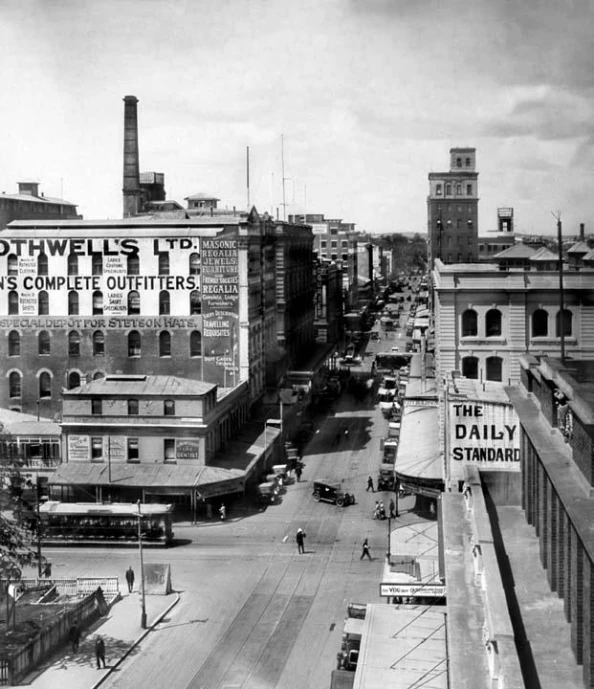 black and white pograph of a city in the 1940s or early 1950s