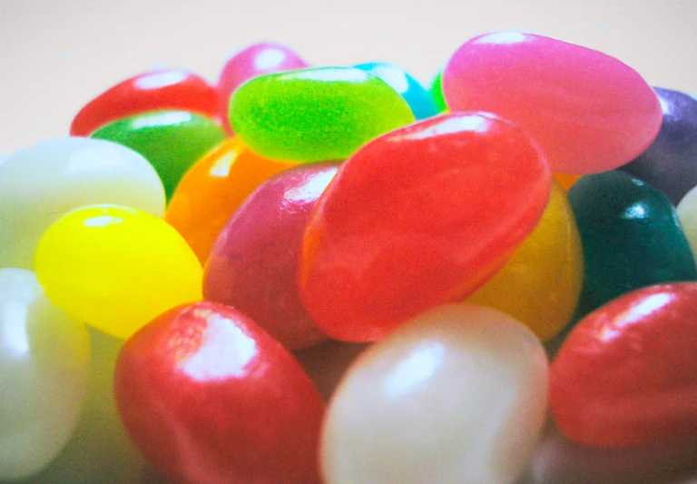 some candy colors are arranged in a circle