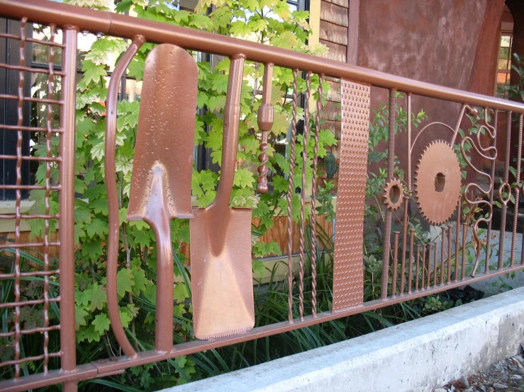 this fence is decorated with different sized items