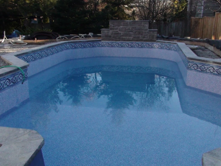 an empty pool with no people around it