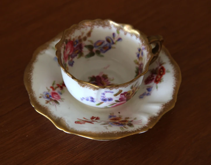 two cups are sitting on a saucer