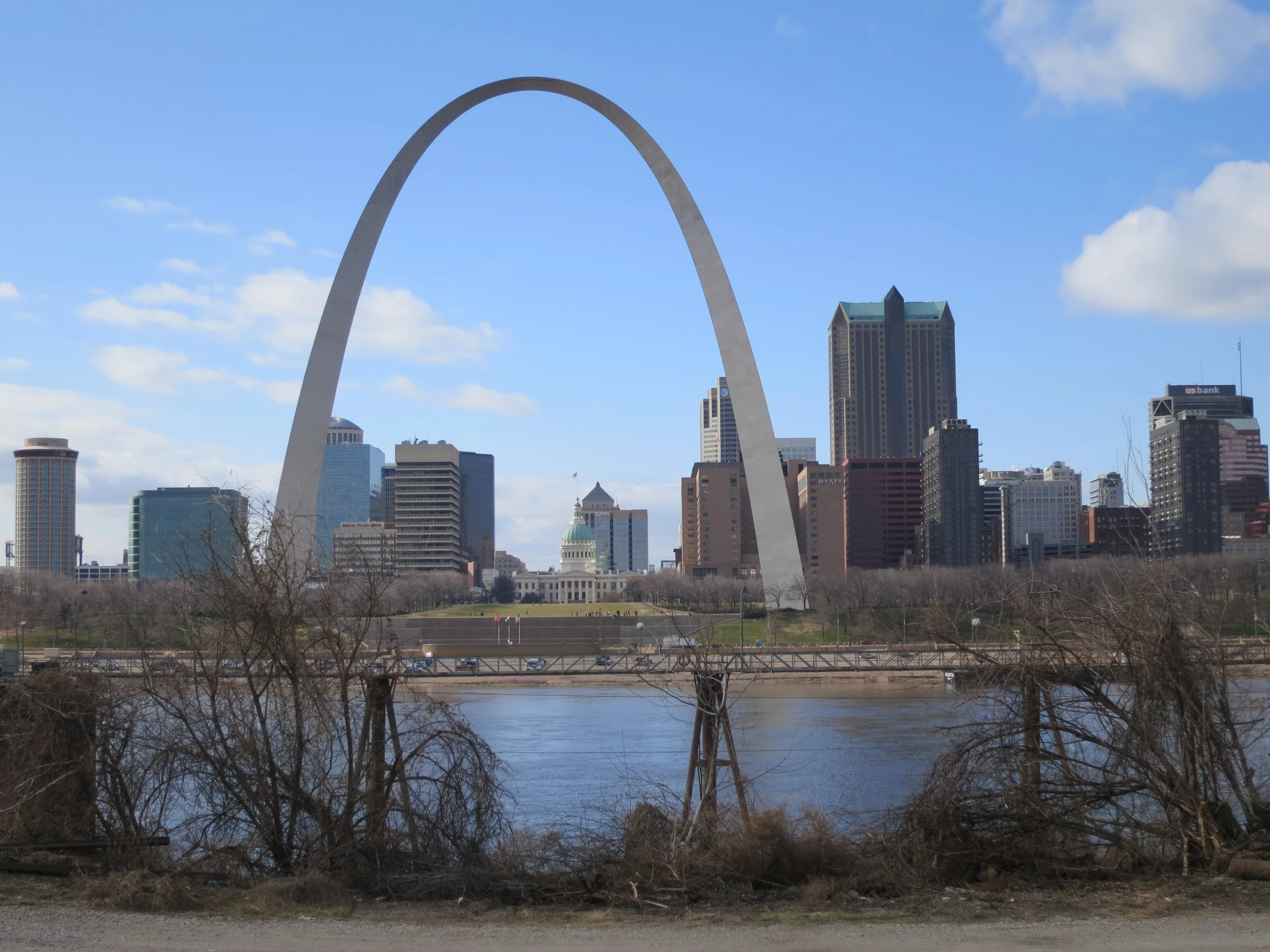 view of the arch of st louis, and the st louis skyline