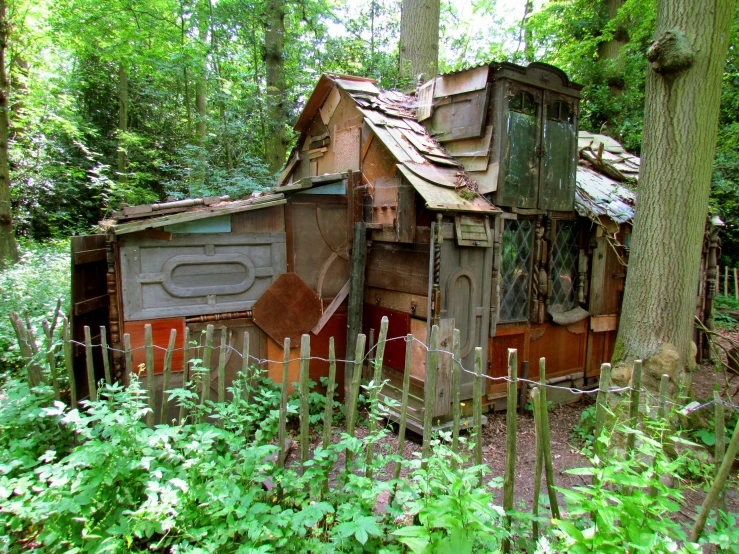 an old and run down house surrounded by trees