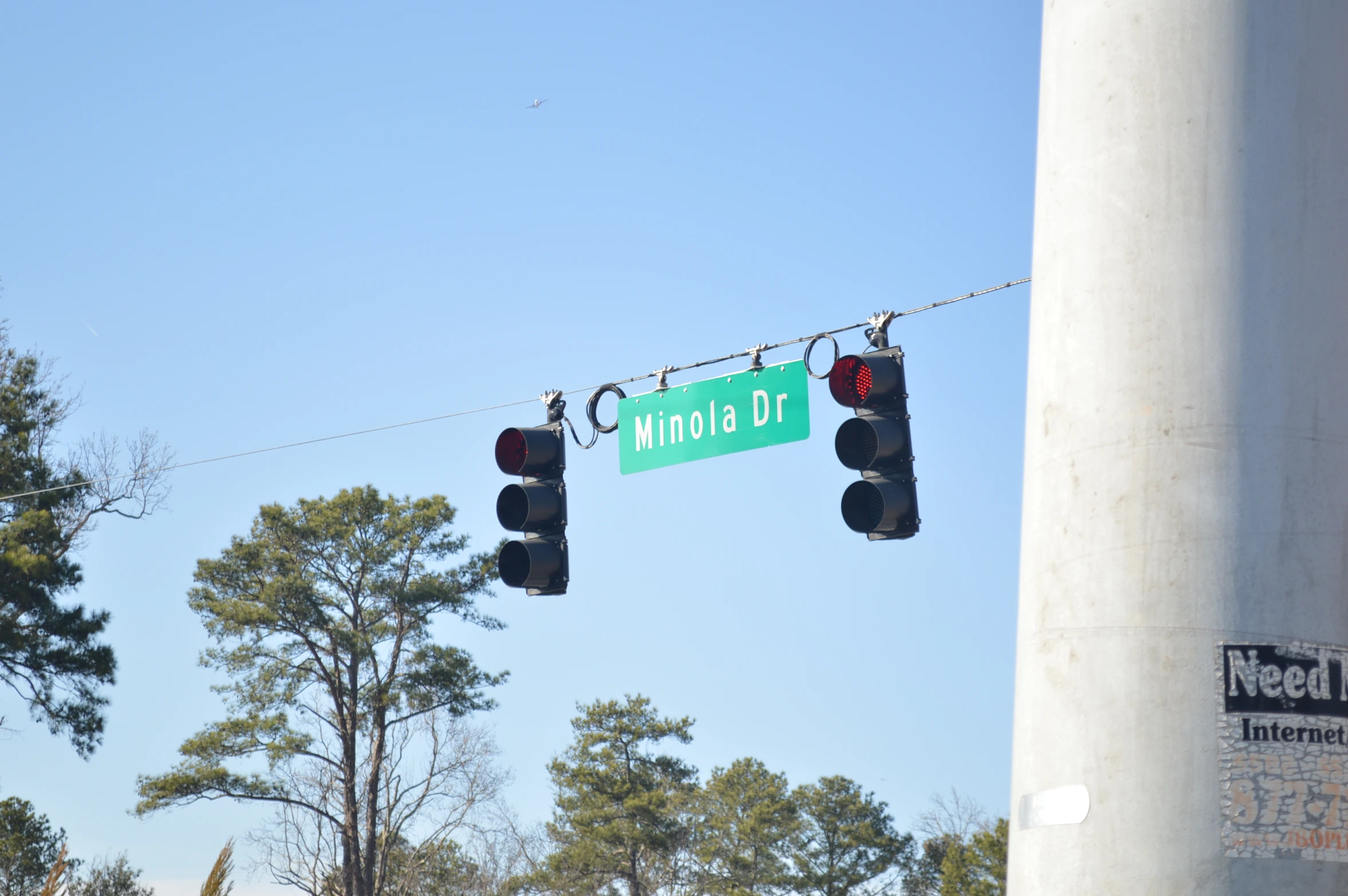 a street sign hanging from the side of a traffic light