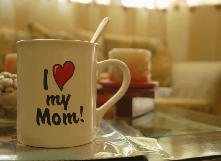 a mug that reads i love my mom