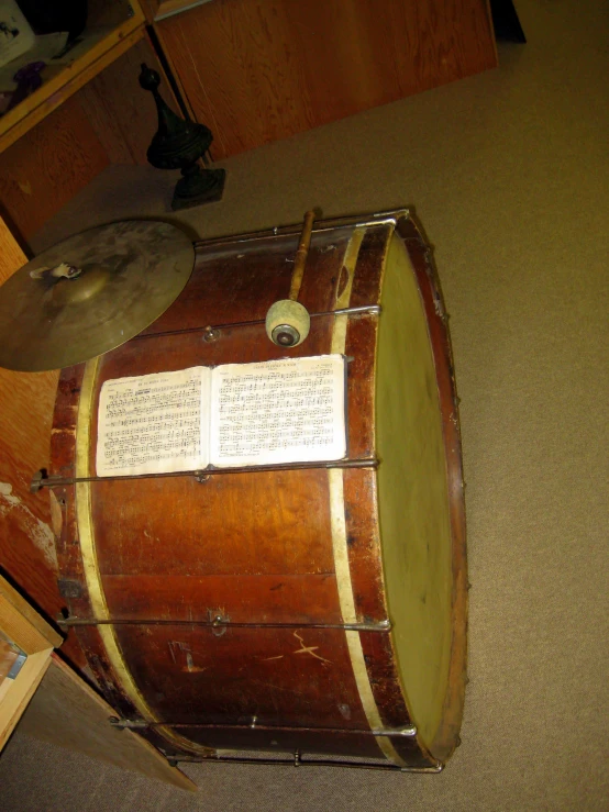a congali musical instrument with a drum head