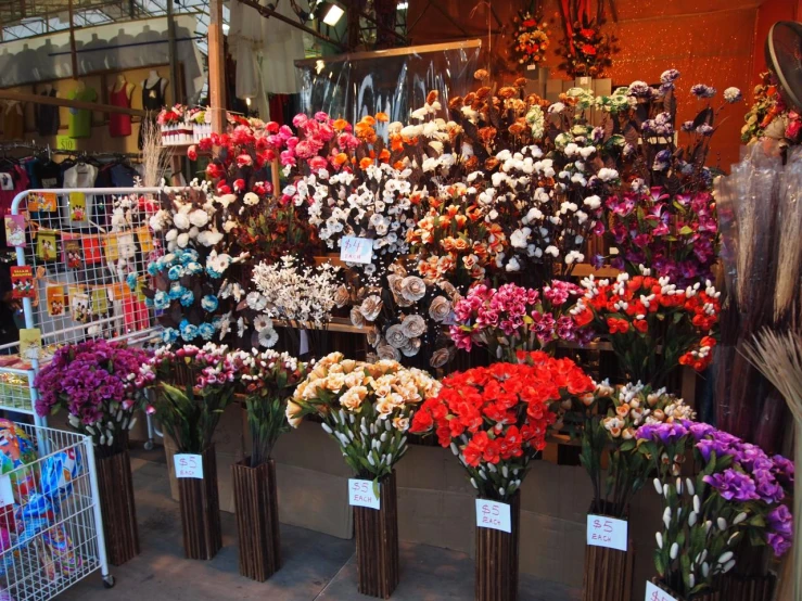 a bunch of flowers are displayed on a stand