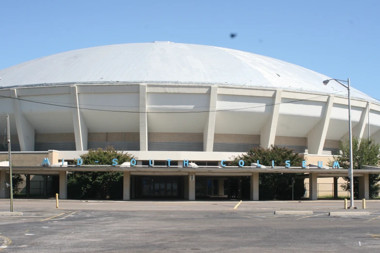 a building has a very large round top in the middle of it