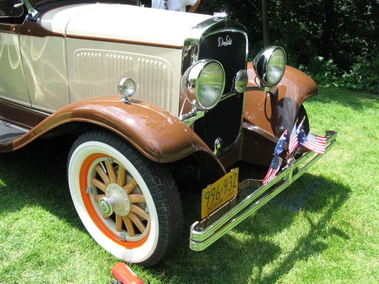 an old car sits parked in the grass