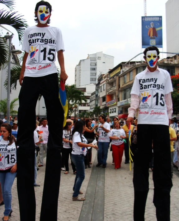 people standing together and wearing marathon shirts