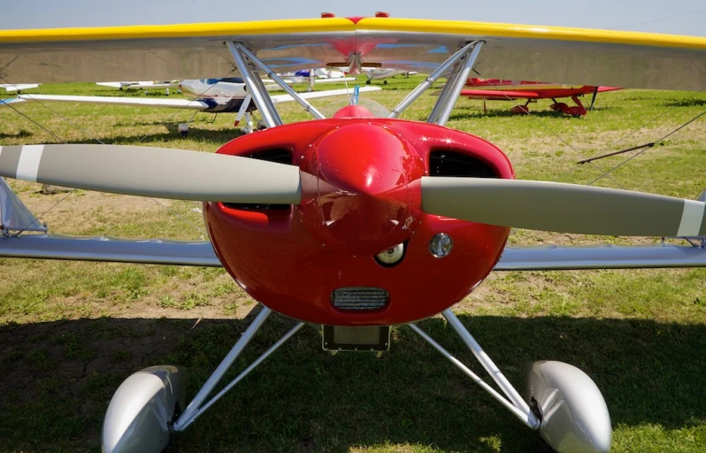 a small airplane that is sitting in the grass