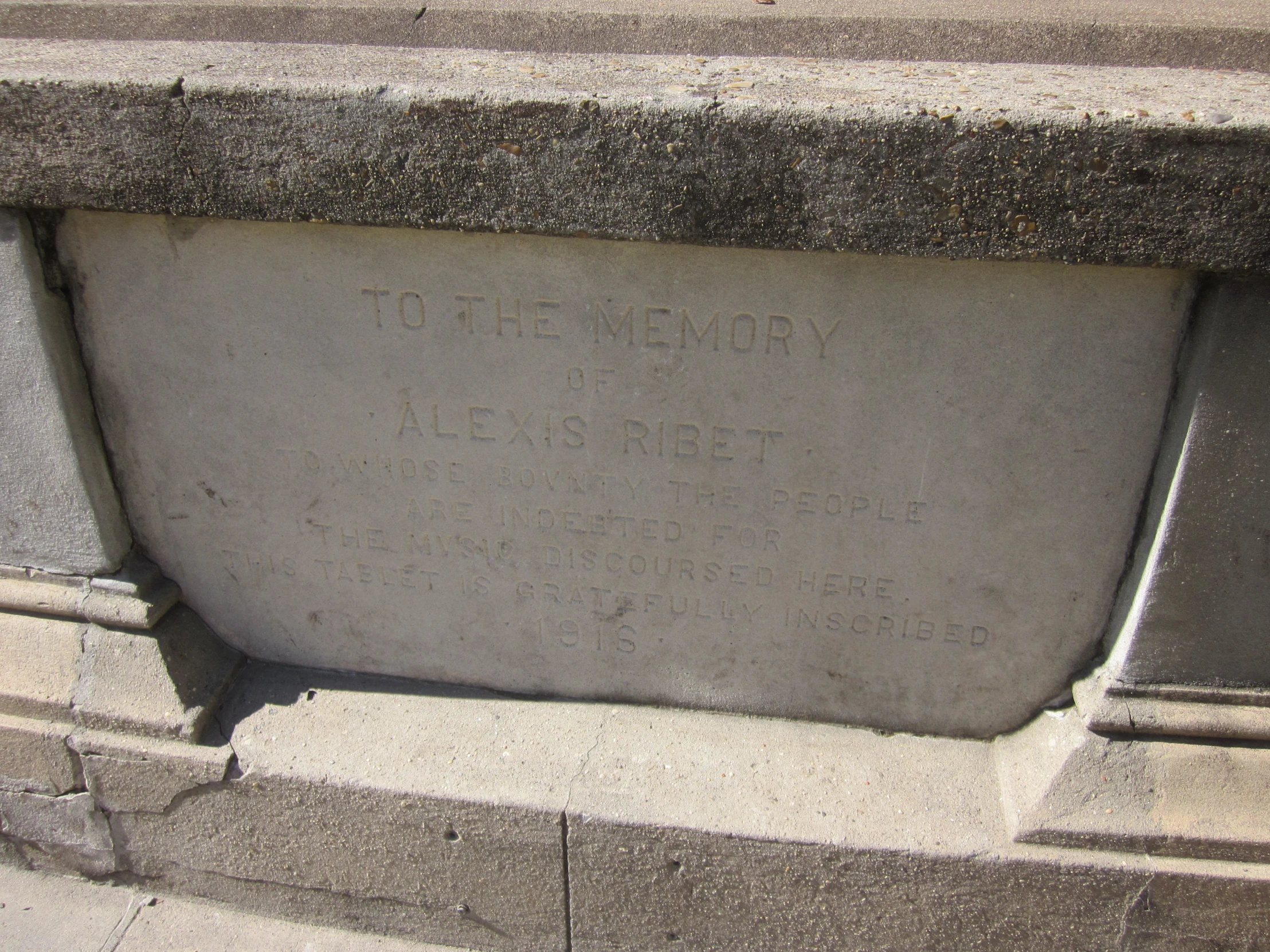 the headstone of a monument on the side walk