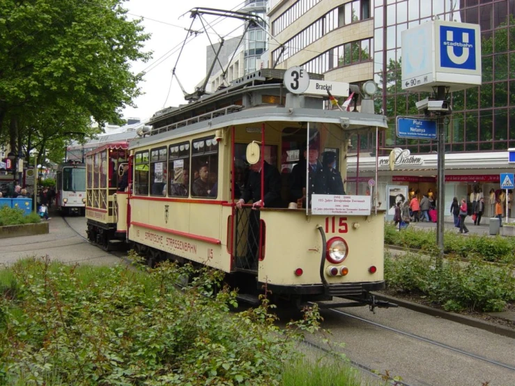 a trolley car that is traveling on a narrow street