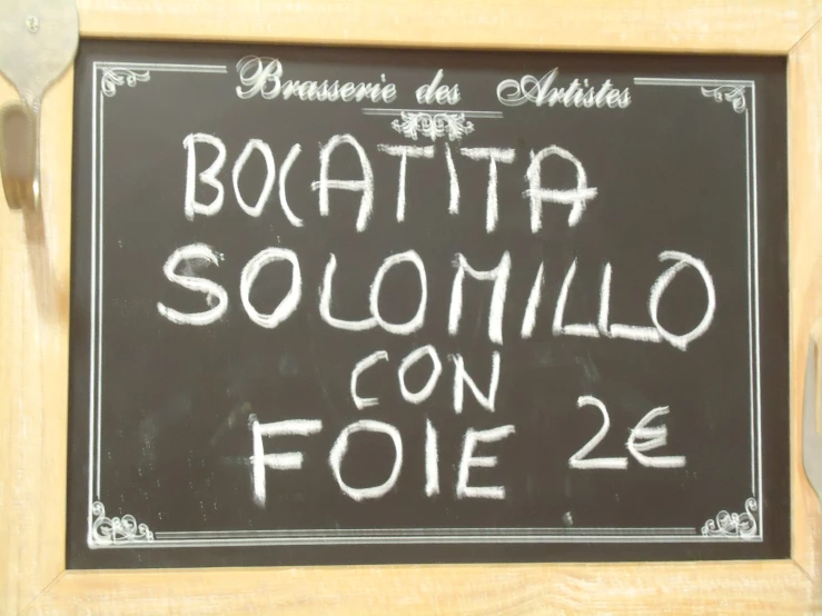 a chalk board with writing on it in spanish