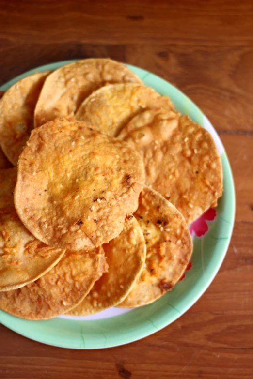 a plate full of potato chips is shown on a table