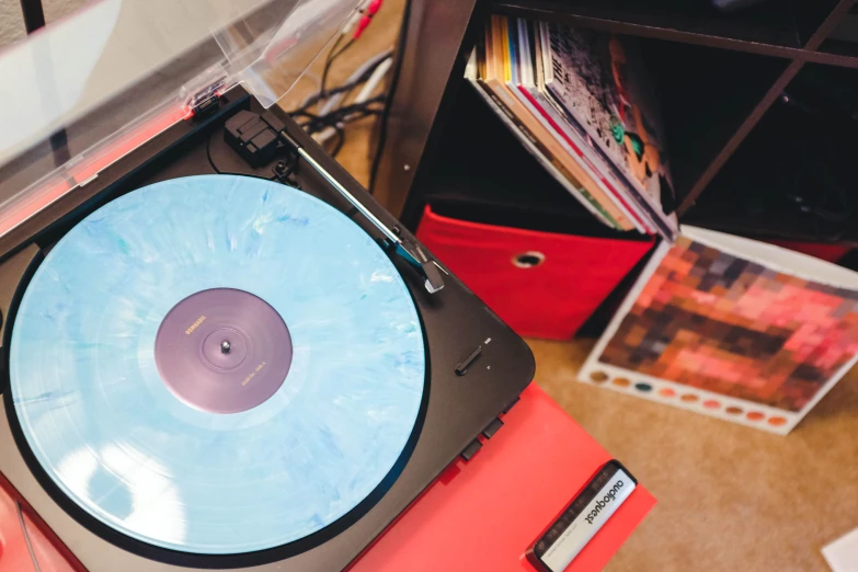 a turntable and record player are on a table