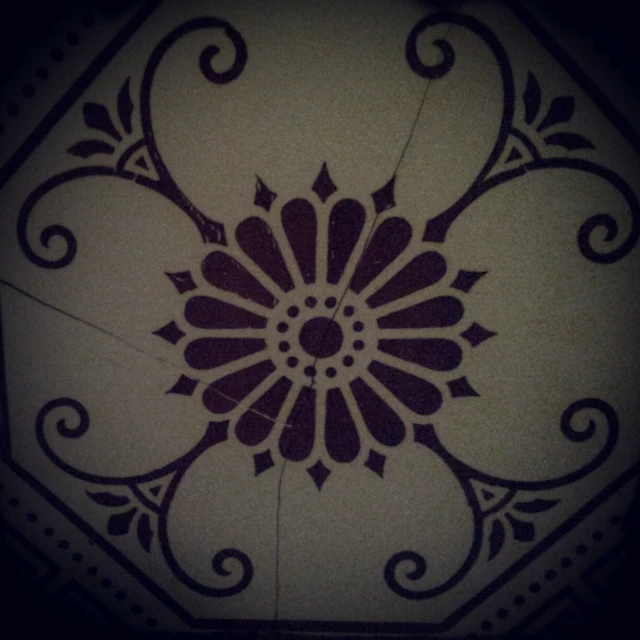 a decorative tile in the shape of a flower