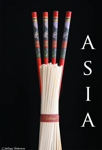 a pile of white tooth sticks with asian writing on the top