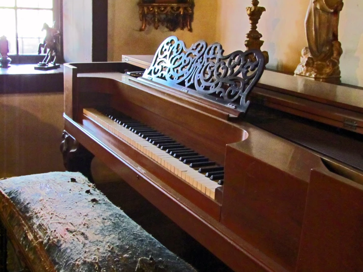 there is a old piano in the living room