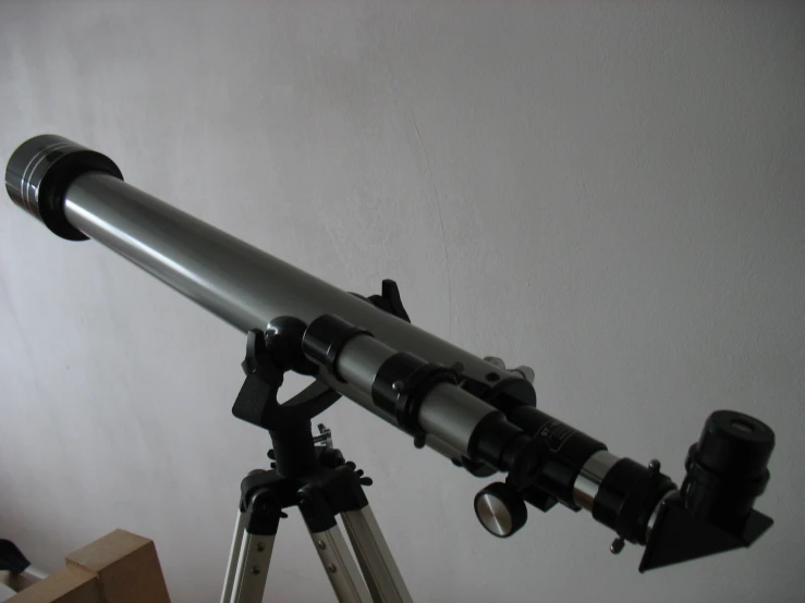 a telescope with the focus on it and an optical lens