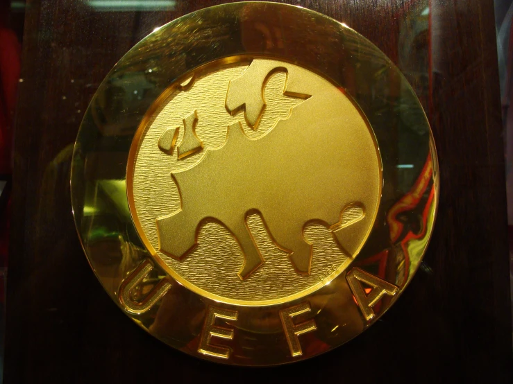 a gold plate is sitting on a glass table