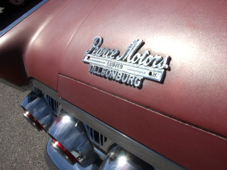 a close up of the emblem on a car