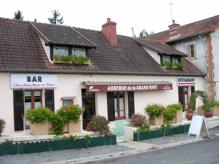 a small restaurant sits along the side of the road