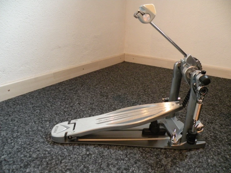 a pedal iron in the corner of a room