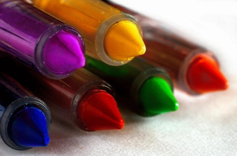 there are crayons that are being colored and arranged on the table