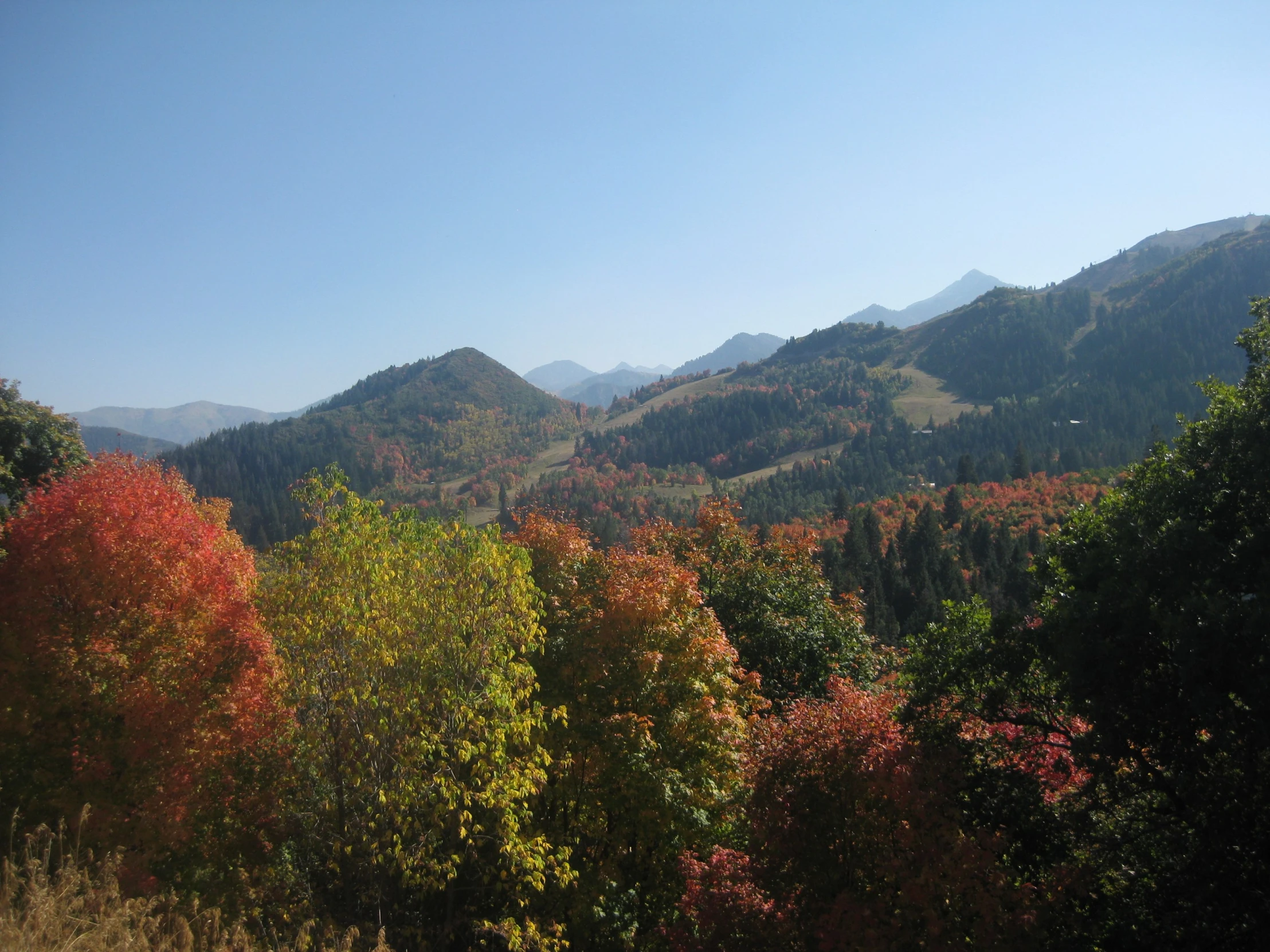 the mountains are very scenic with beautiful colors