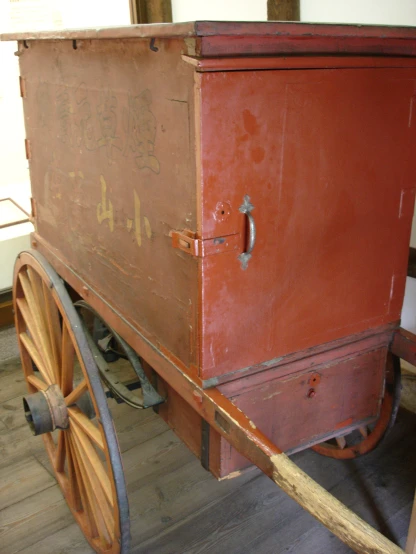 an old wagon is on display at a museum