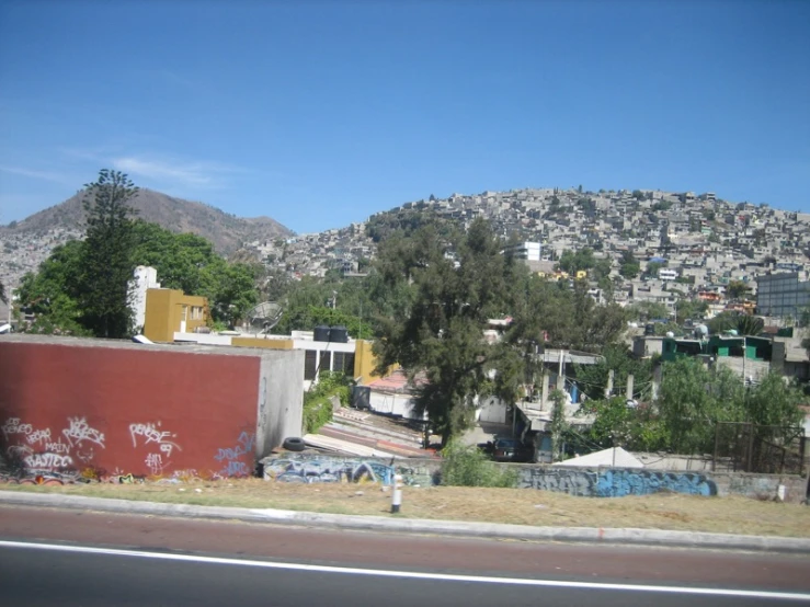 the city is located very close to the mountain