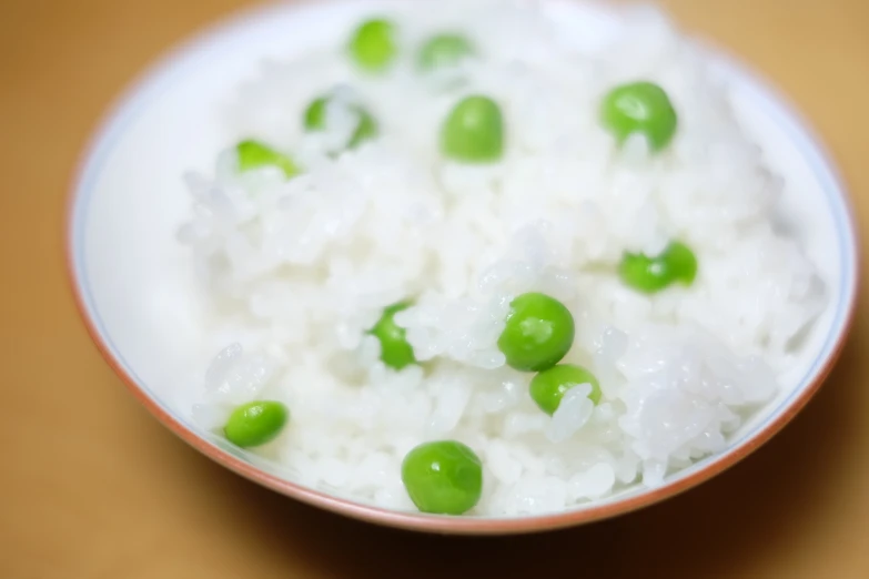 this is what looks like a bowl filled with rice and peas