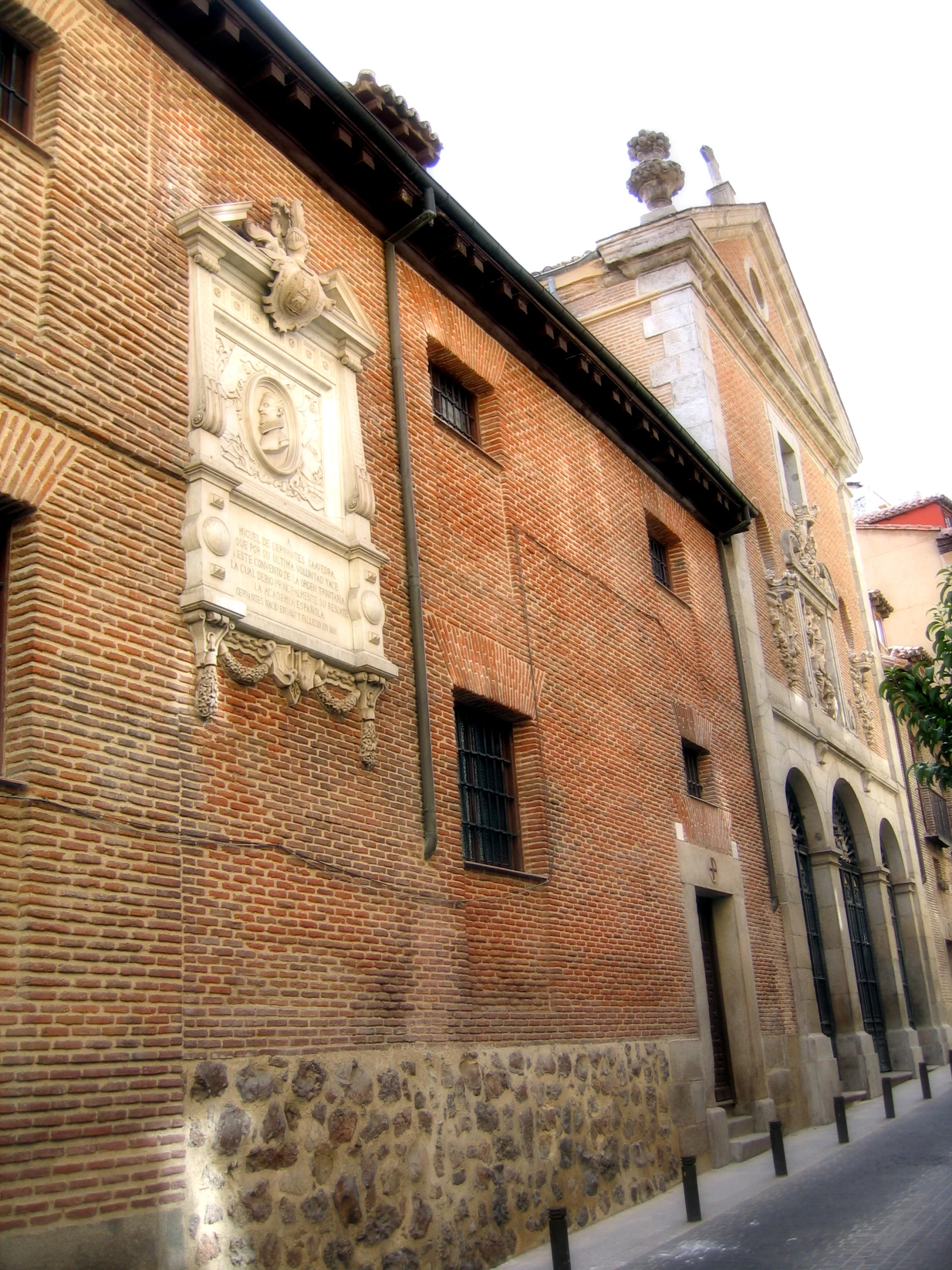 a large brick building sitting next to a street