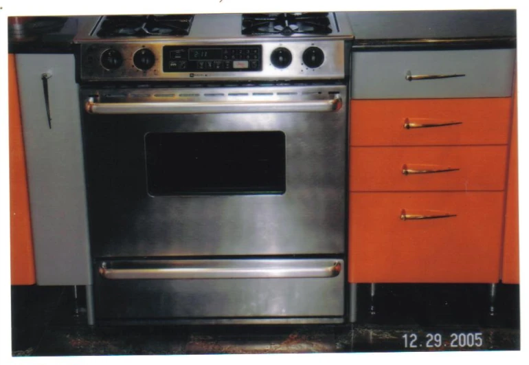 an old stove sits on the kitchen counter