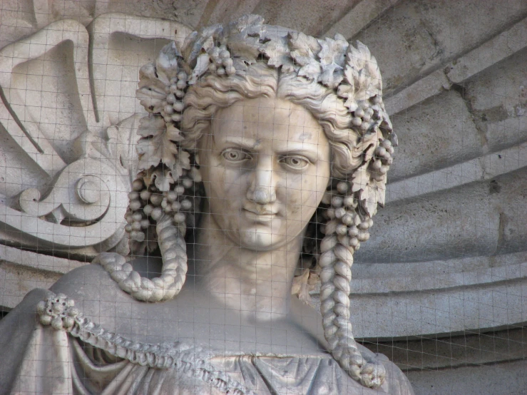 the statue has ids on her hair