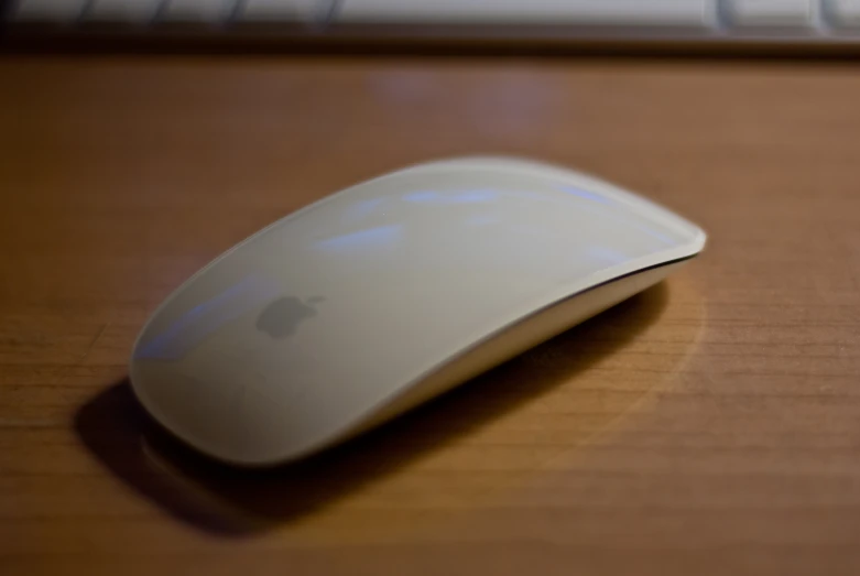 a close up of an apple mouse on the table