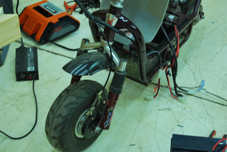 a bike is shown with different tools attached to it