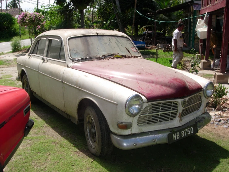 an old fashion car is being worked on by the man