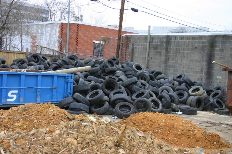 a pile of tires that are laying on the ground