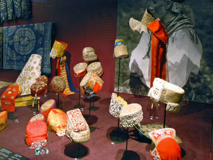 baskets and fabrics are on display in a museum