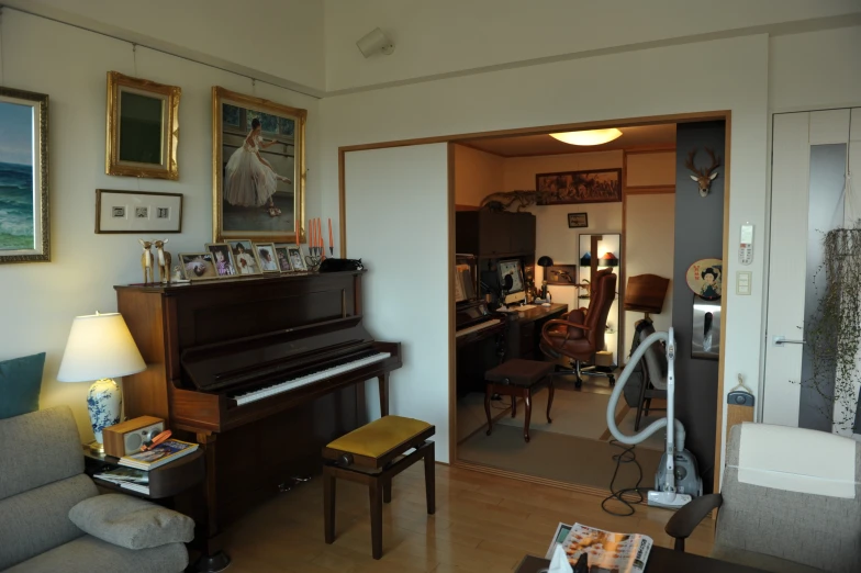 the room has a piano and lamp in it