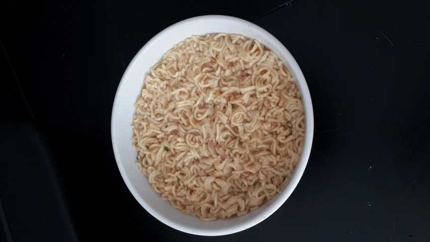 there is a large bowl of noodles on the table