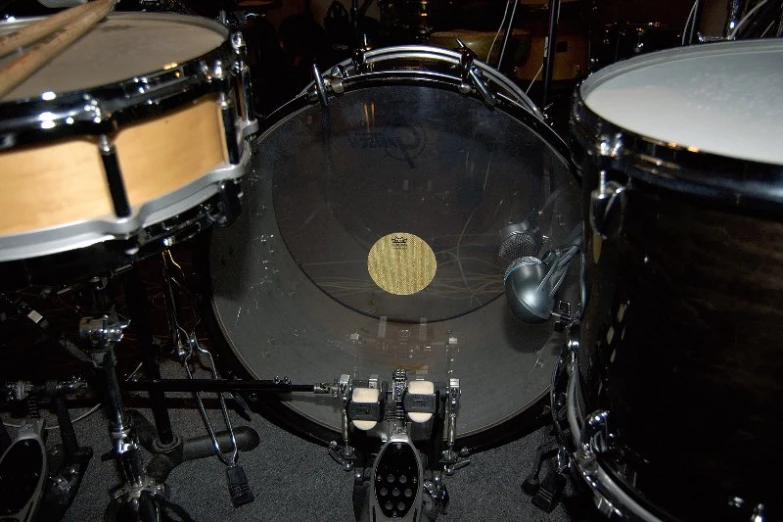 an overhead s of a drum set sitting in a drum - stand