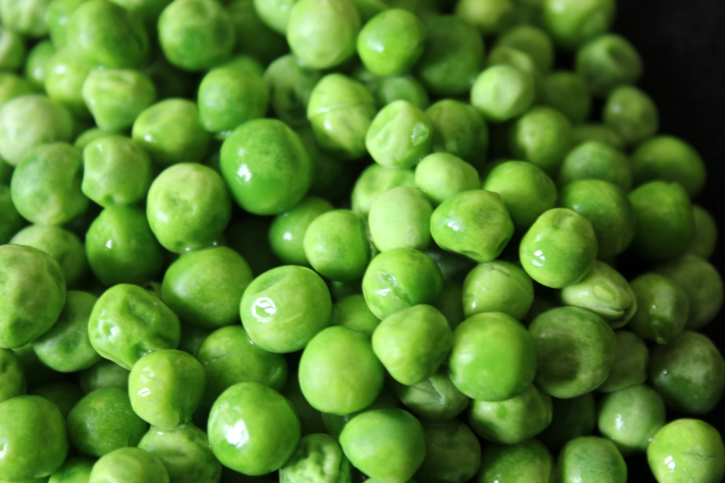 some green fruit are piled up together