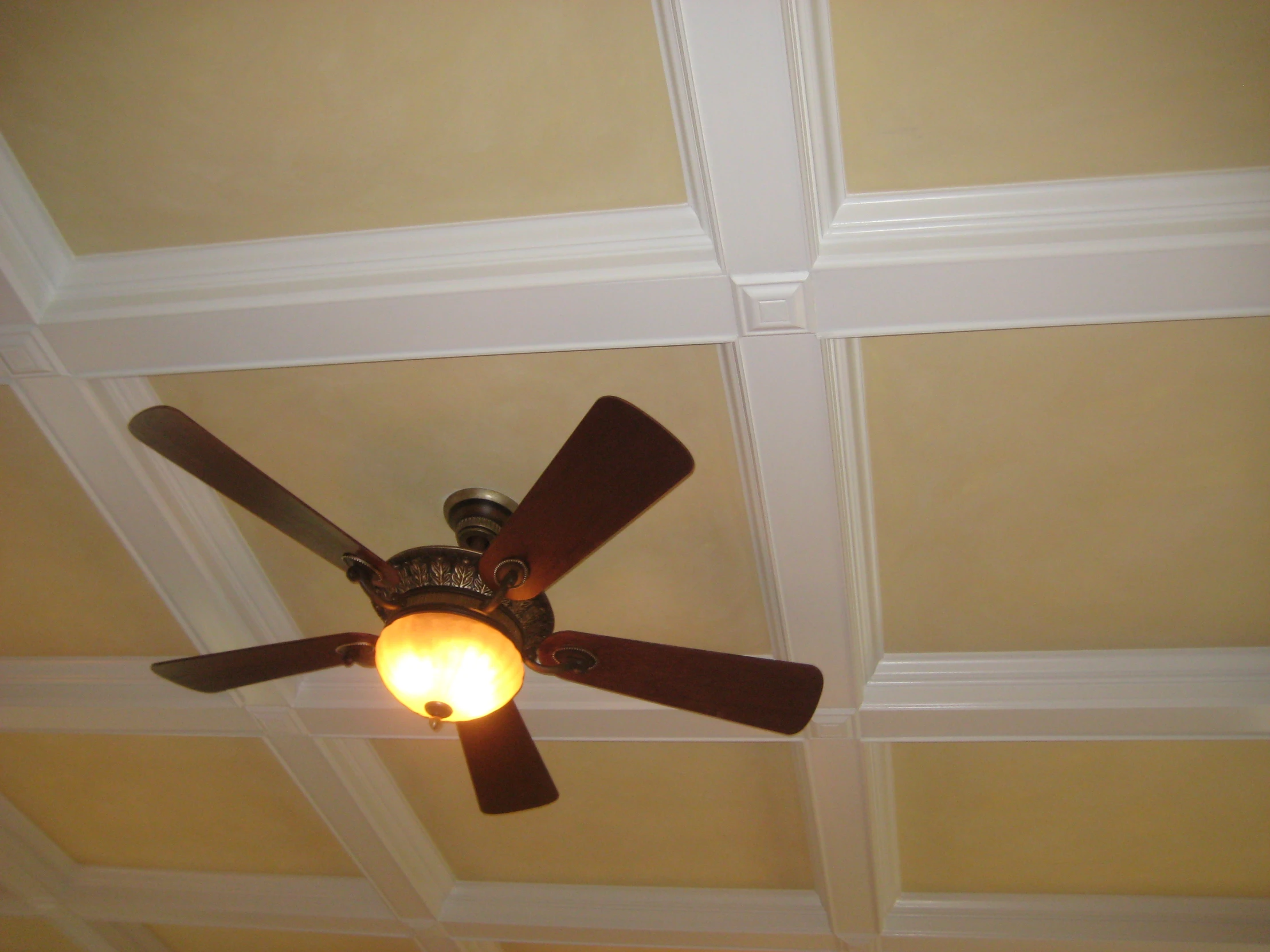 an ceiling fan with four lights on it