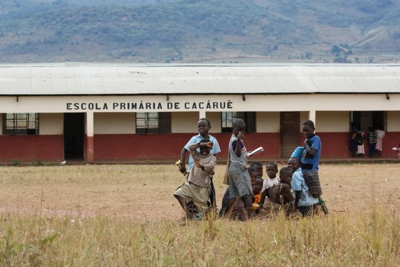 several people are standing in front of a building