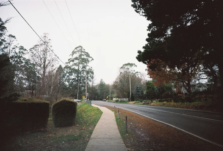 an image of a sidewalk leading up to the road