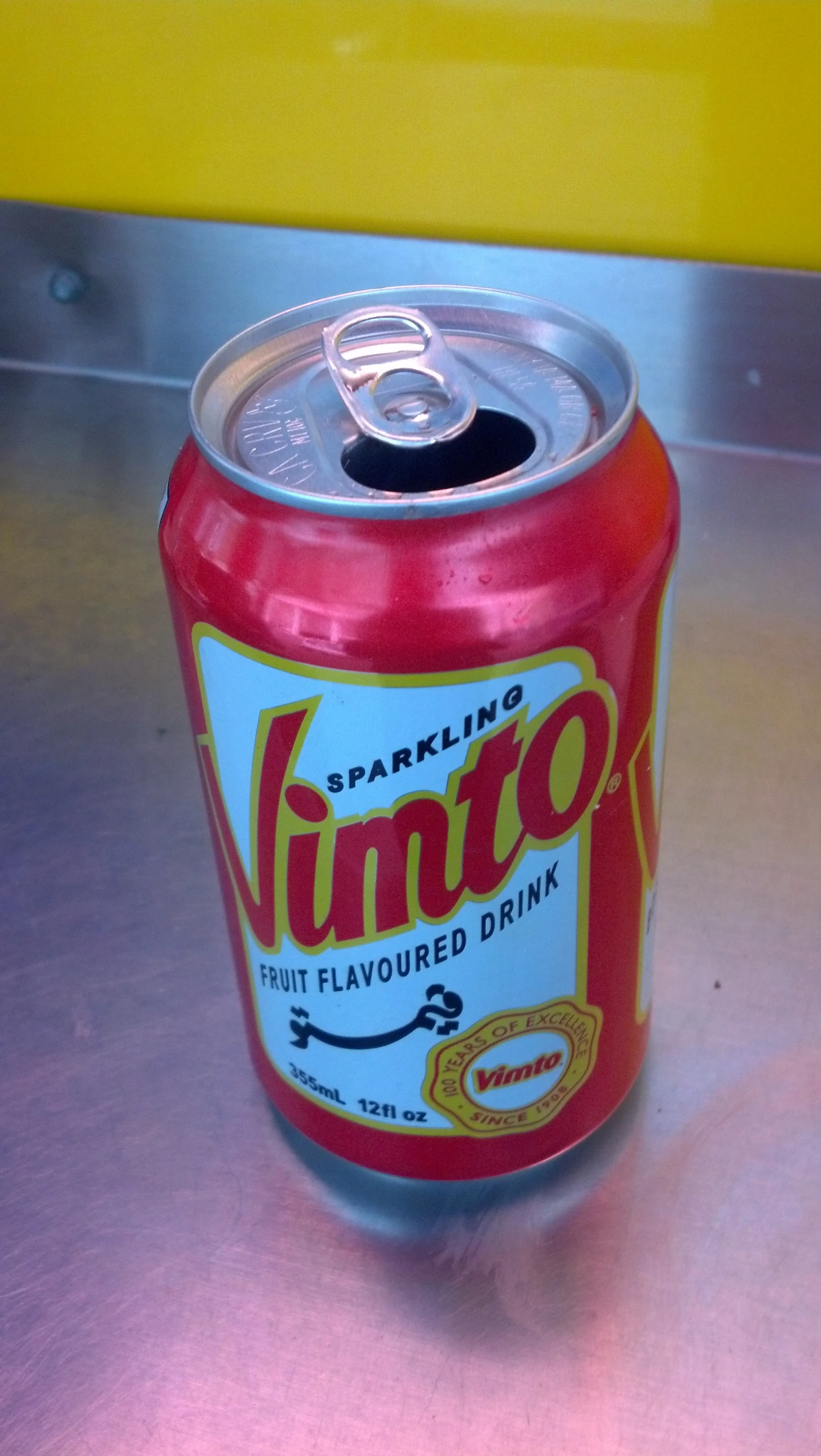 a can of tinto is sitting on a counter